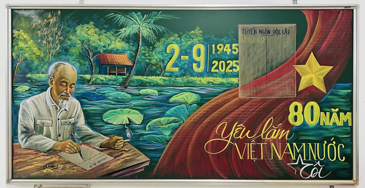 Từ đầu tháng 8 đến nay, những bức tranh sống động vẽ bằng phấn đã lần lượt được thầy giáo Nguyễn Trí Hạnh chia sẻ trên mạng xã hội. Những tác phẩm được thầy Hạnh vẽ trong 5 tháng qua, trên bảng ở trường, sau đó chụp ảnh và quay lại quá trình thực hiện.