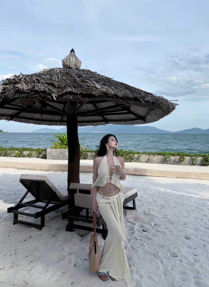 Với thần thái rạng rỡ và vẻ ngoài cuốn hút, Võ Ngọc Trân một lần nữa cho thấy sức nóng của mình trên mạng xã hội, chứng minh danh xưng "đệ nhất hot girl Sài thành" là hoàn toàn xứng đáng. xemptyz xemptyz