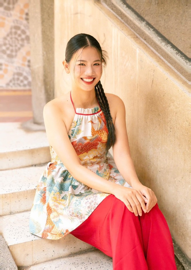 "Tiểu tiên cá" của làng bơi lội Việt Nam bắt đầu hoạt động tích cực trên mạng xã hội, thường xuyên xuất hiện với hình ảnh tươi tắn, cởi mở và giao lưu vui vẻ, gần gũi với người hâm mộ.