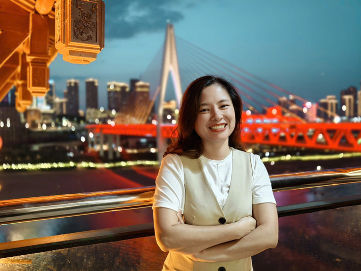 Bác sĩ Giang tốt nghiệp Thủ khoa Đại học Y Hà Nội (khóa 2005 - 2011). Bác sĩ Giang đã có 12 năm cống hiến cho Y khoa trong lĩnh vực sản phụ khoa.
