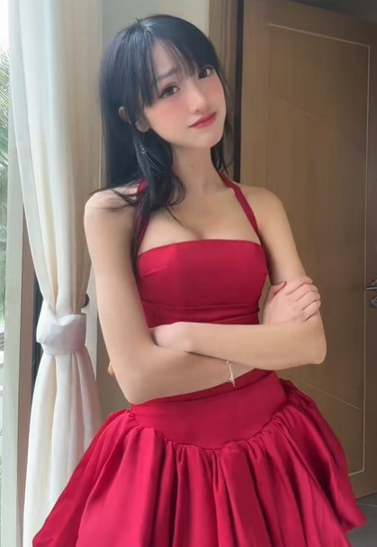 Tuy nhiên, người hâm mộ phát hiện nữ TikToker Việt 27 tuổi này đã âm thầm xóa một số video từng viral trên kênh của mình, trong đó có nội dung phản đối việc vật hoá cơ thể phụ nữ.