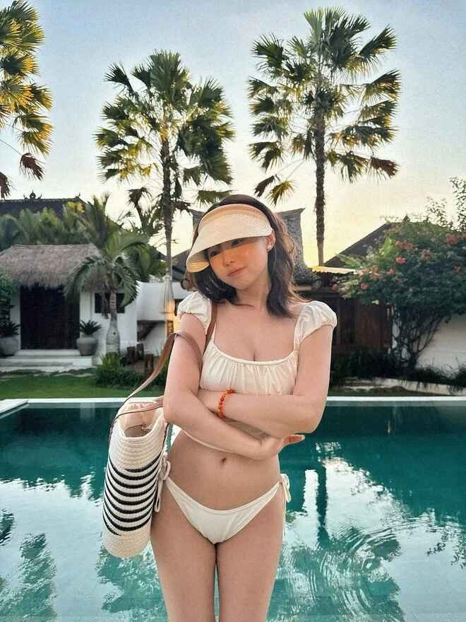 Cô được biết tới vào năm 2009 sau khi tham gia chương trình truyền hình ăn khách "Ulzzang Generation". Sau đó, cô chuyển hướng sang kinh doanh và hiện điều hành một trung tâm mua sắm trực tuyến.