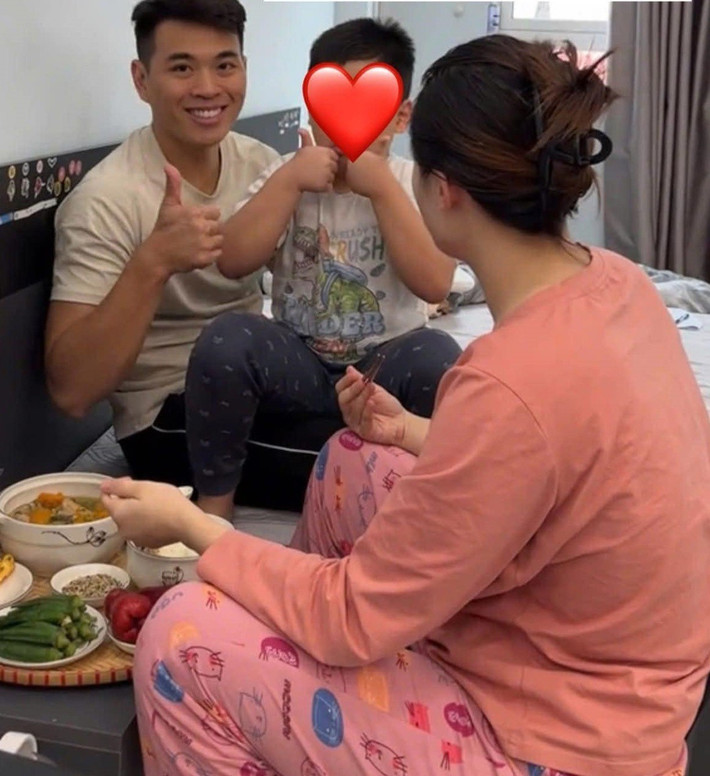 Hiện dù không còn làm anh nuôi, Lê Anh Nuôi vẫn thường quay nội dung nấu ăn, bán hàng cho đơn vị chủ quản.