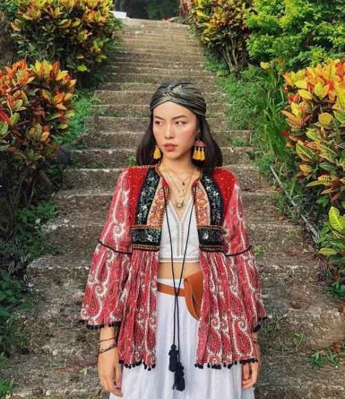 Nếu Quang Đạt được xem là "cơ trưởng điển trai nhất Việt Nam" thì Hà Trúc cũng là “phú bà” đình đám với gần 656.000 người theo dõi trên Instagram.
