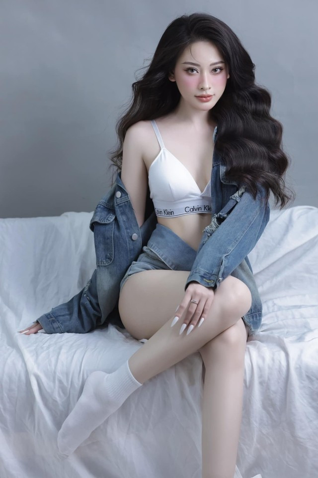 Tuy nhiên, những người theo dõi Thảo Ly đã lâu lại không mấy bất ngờ. Bởi trước đó, cô nàng sinh năm 1999 đã được biết đến là người săn lùng các danh hiệu tại cuộc thi nhan sắc: Á khôi 1 Đại học Văn hóa Hà Nội 2019, Á khôi 1 Hoa khôi Thủ đô Hà Nội 2019, Top 10 Hoa hậu các dân tộc Việt Nam 2022, Top 15 Miss Grand Việt Nam 2022…