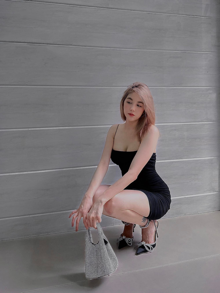 Việc Trần Bảo Trân công khai những hình ảnh diện bikini đã cho thấy một khía cạnh trưởng thành và táo bạo hơn trong phong cách của cô. Điều này không chỉ củng cố vị trí của cô trong làng hot girl Việt mà còn truyền cảm hứng cho nhiều bạn trẻ về việc chăm sóc bản thân và tự tin thể hiện vẻ đẹp của mình.