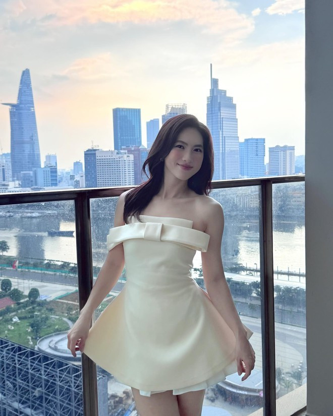 Vẻ đẹp ngọt ngào, nhẹ nhàng và thanh tao cũng được Phương Anh Đào thể hiện một cách trọn vẹn và ấn tượng.