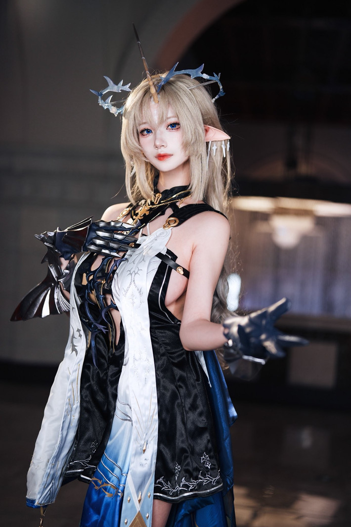 Dù chỉ mới gia nhập làng cosplay gần 2 năm, tân binh xinh đẹp này đã nhanh chóng thu hút sự chú ý nhờ vào ngoại hình nổi bật và khả năng hóa thân linh hoạt.