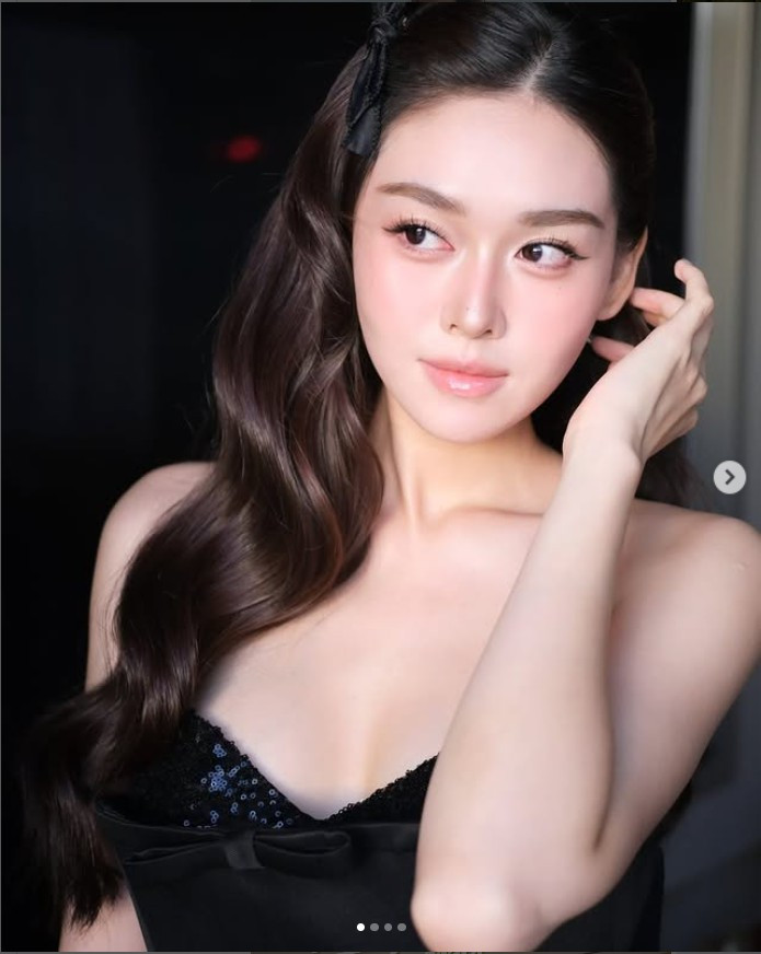 Dù không còn hoạt động giải trí sôi nổi như trước, Tường San vẫn giữ được vóc dáng thon gọn và phong thái tự tin. Cô luôn biết cách chăm sóc bản thân, giữ gìn nhan sắc và hình ảnh chỉn chu mỗi khi xuất hiện.