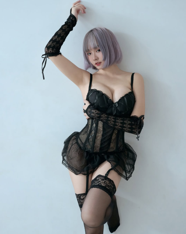Cũng nhờ hành động này mà Ảnh Trần đã "một bước thành sao", đồng thời nhận về vô số sự chú ý cũng như gây ra không ít tranh cãi dữ dội về hành vi phản cảm nơi công cộng.