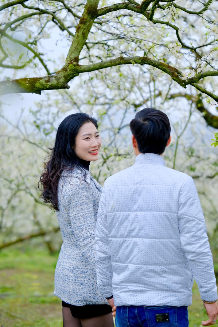 Đặc biệt, khi được hỏi về cuộc sống hôn nhân, anh Chung hài hước chia sẻ: "Đây là bản hợp đồng trọn đời của tôi, ký rồi là không có điều khoản thanh lý".