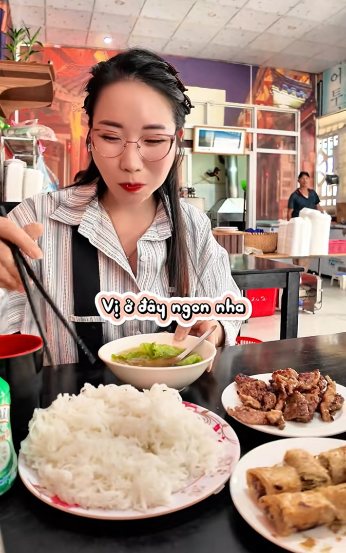 Vì ăn khỏe, lại đam mê ẩm thực và thấy ngon miệng, không bị lên cân nên 9X vẫn duy trì thói quen ăn uống “thả phanh”.