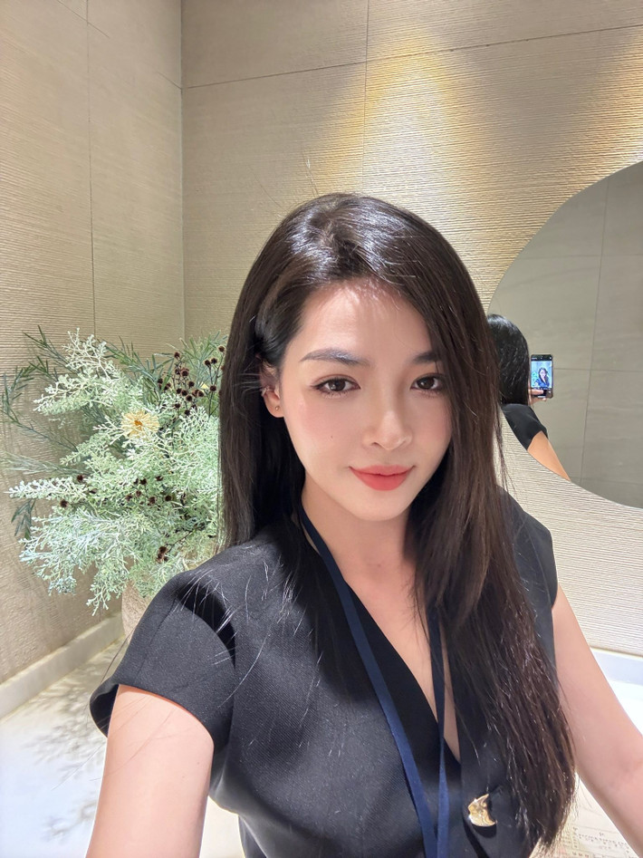 Tuy nhiên, thời gian gần đây, người đẹp này dường như đã cởi mở hơn trong việc thể hiện vẻ đẹp hình thể.