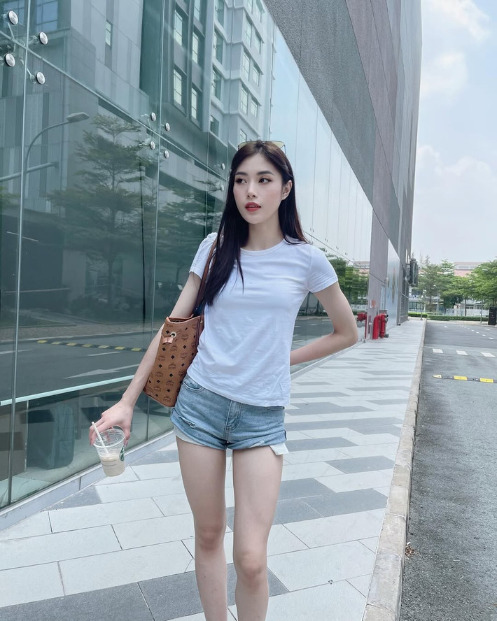 Tuy nhiên, cũng có không ít ý kiến cho rằng hình ảnh mới của Thu Huyền có phần khác biệt quá lớn so với hình tượng vận động viên trong sáng trước đây. Một số người cảm thấy tiếc nuối hình ảnh "hoa khôi bóng chuyền" giản dị và cho rằng phong cách gợi cảm hiện tại có phần "mất chất".