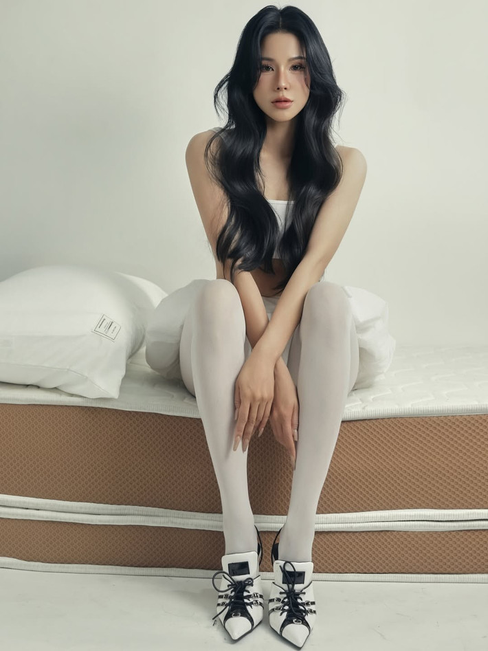 Mới đây, loạt ảnh chia sẻ trên trang cá nhân của Diệp Lâm Anh đã nhanh chóng "gây bão" mạng xã hội.