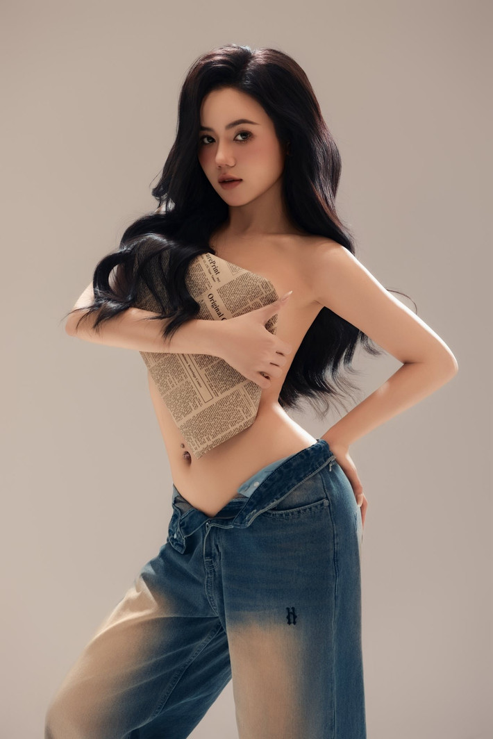 Nàng hot girl TikTok đã công khai việc sử dụng các dịch vụ thẩm mỹ như tiêm filler, botox, căng chỉ, Hifu và phun môi để duy trì làn da căng mịn và vóc dáng thon gọn.