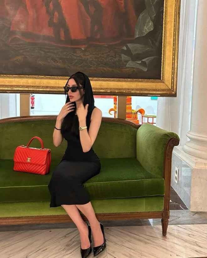 Trước khi sự việc này xảy ra, Landon và Liz thường xuyên chia sẻ những khoảnh khắc hạnh phúc trên mạng xã hội. Các hashtag như #WizardLiz và #LandonNickerson bắt đầu thịnh hành trên các nền tảng như TikTok và X. Netizen cho rằng họ đang sốc, thậm chí là thất vọng về mối quan hệ này, đặc biệt là phía Landon Nickerson.