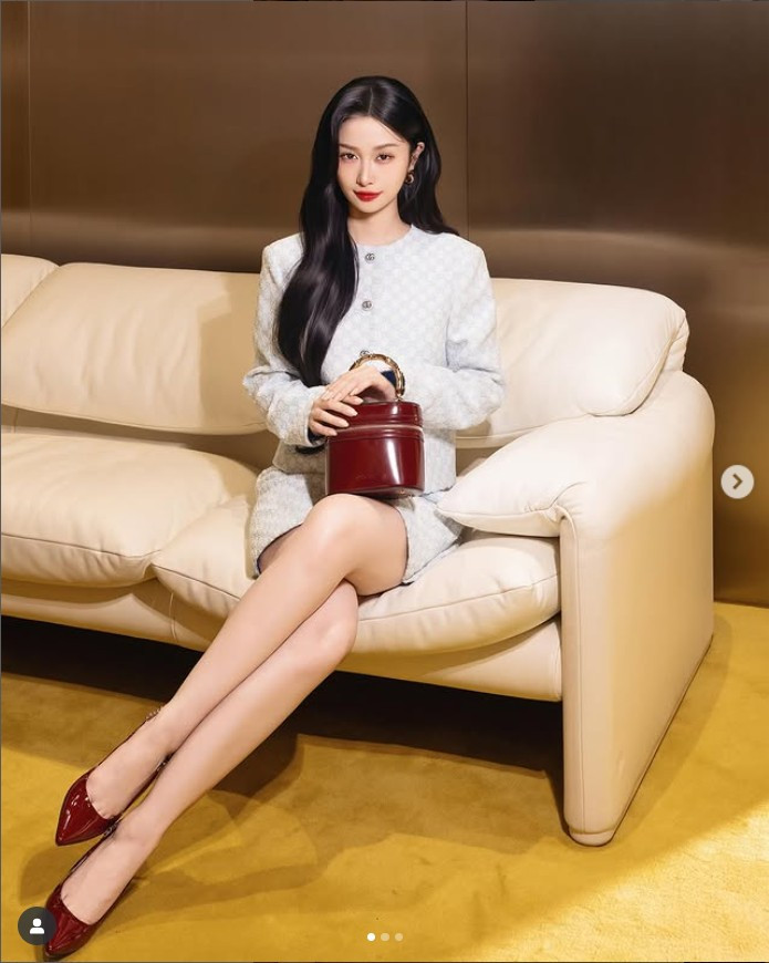 Sự xuất hiện đầy ấn tượng của Jun Vũ trong trang phục truyền thống Thái Lan không chỉ là điểm nhấn đặc biệt tại sự kiện, mà còn là minh chứng cho sự đa tài và không ngừng làm mới mình của nữ diễn viên.