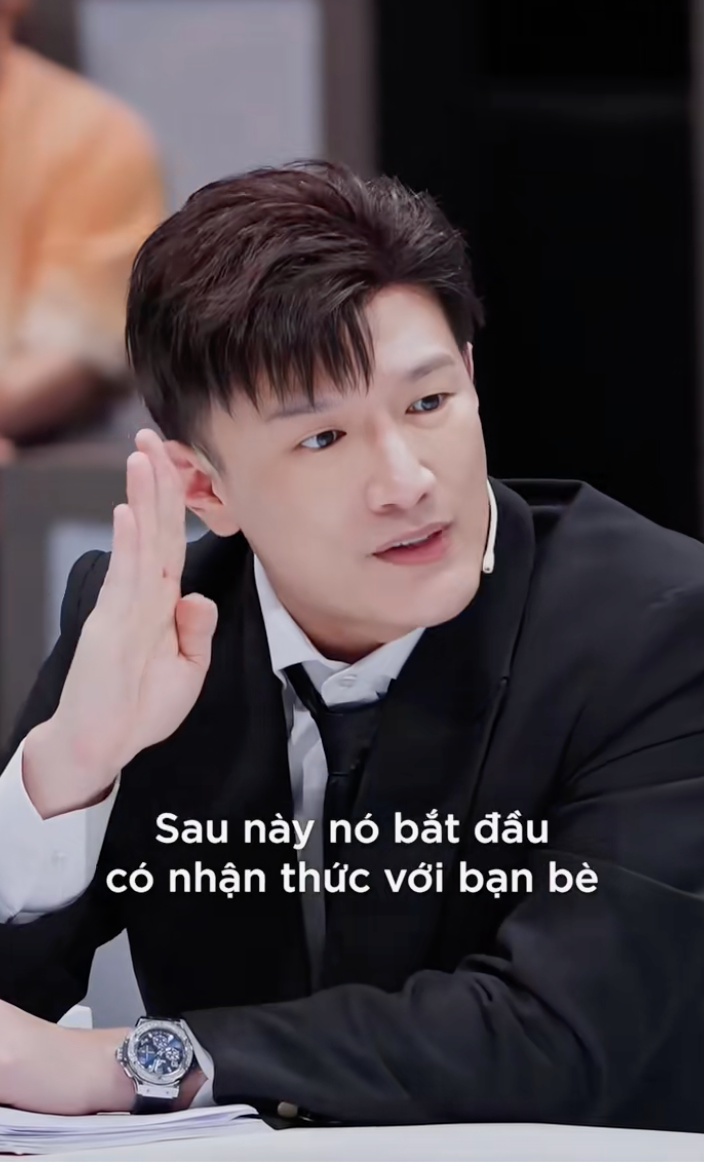Ngay từ thời điểm đầu tiên, khi vụ việc trên đang tranh cãi với nhiều ý kiến trái chiều, Dược Sĩ Tiến cũng là người đã tung loạt video phân tích tình huống với góc nhìn "chuyên gia", bàn sâu vào khía cạnh pháp lý và vạch ra nhiều giả thiết để chỉ ra đâu là cái sai.