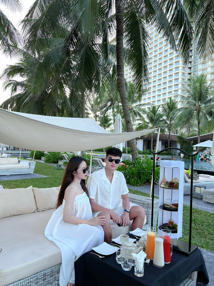 Hiện tại, Hoàng Yến đang làm việc trong lĩnh vực ngân hàng.