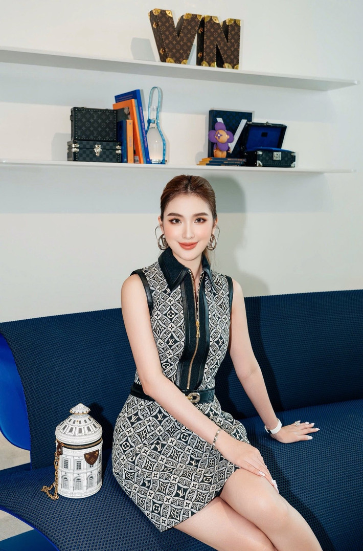 Trái với dự đoán của nhiều người, Ngọc Loan không lấn sân showbiz hay đi theo con đường nghệ thuật mà tập trung xây dựng cuộc sống riêng kín tiếng.
