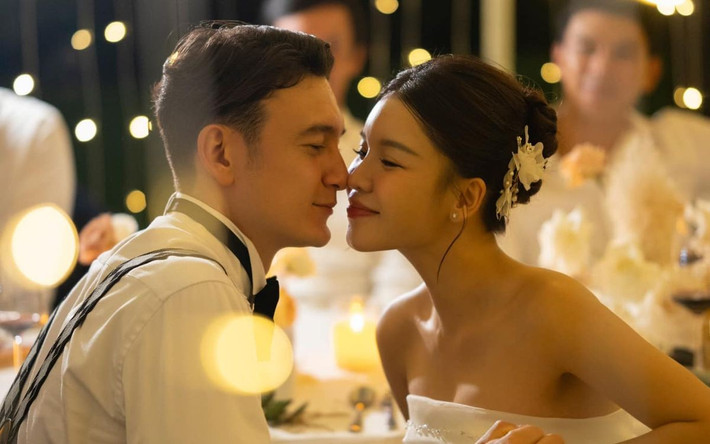 Ngày 19/2, Văn Lâm thông báo vợ đã hạ sinh con đầu lòng. "Chào mừng Gấu đến với thế giới của bố mẹ! Con chính là một món quà tuyệt vời mà Chúa ban tặng cho cả nhà. Chúc em Gấu của bố mẹ luôn khỏe mạnh, bình an! Bố mẹ yêu con rất nhiều", anh viết trên trang cá nhân.