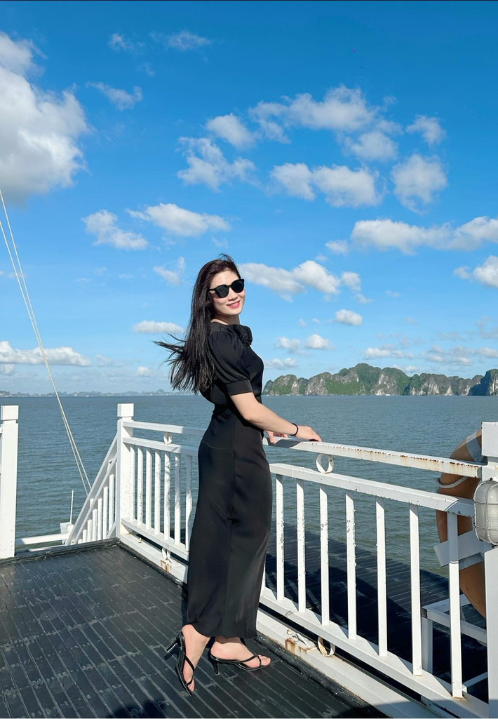 Sở hữu chiều cao 1m78, gương mặt xinh đẹp cùng phong độ thi đấu ấn tượng, Phạm Thị Yến không chỉ là trụ cột chuyên môn mà còn là biểu tượng nhan sắc hiếm có của làng thể thao Việt. Trong suốt sự nghiệp thi đấu, cô từng giành 11 chức vô địch quốc gia, 2 danh hiệu hoa khôi ở các giải quốc tế và nhiều lần cùng đội tuyển Việt Nam giành HCB SEA Games.