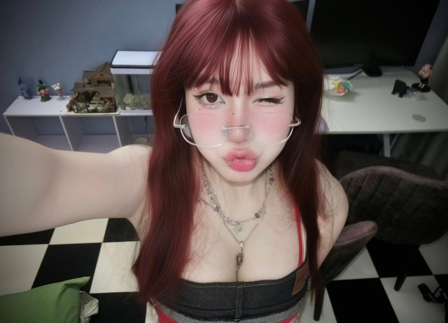 Khác với hình ảnh giản dị thường thấy khi "cày game", Mai Anh trong những bức ảnh mới đã "biến hóa" đầy táo bạo và quyến rũ.