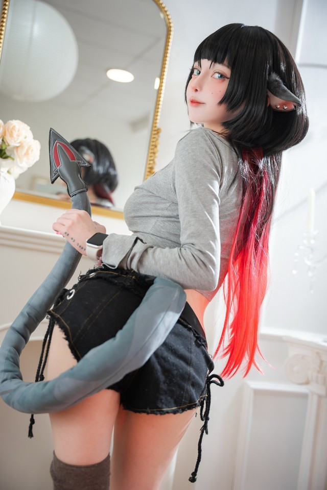Điều đặc biệt là cách tạo dáng và thần thái của Le Josette đã mang đến một phiên bản Spider-Man vừa mạnh mẽ vừa quyến rũ, khác biệt hoàn toàn so với hình ảnh truyền thống của nhân vật này.