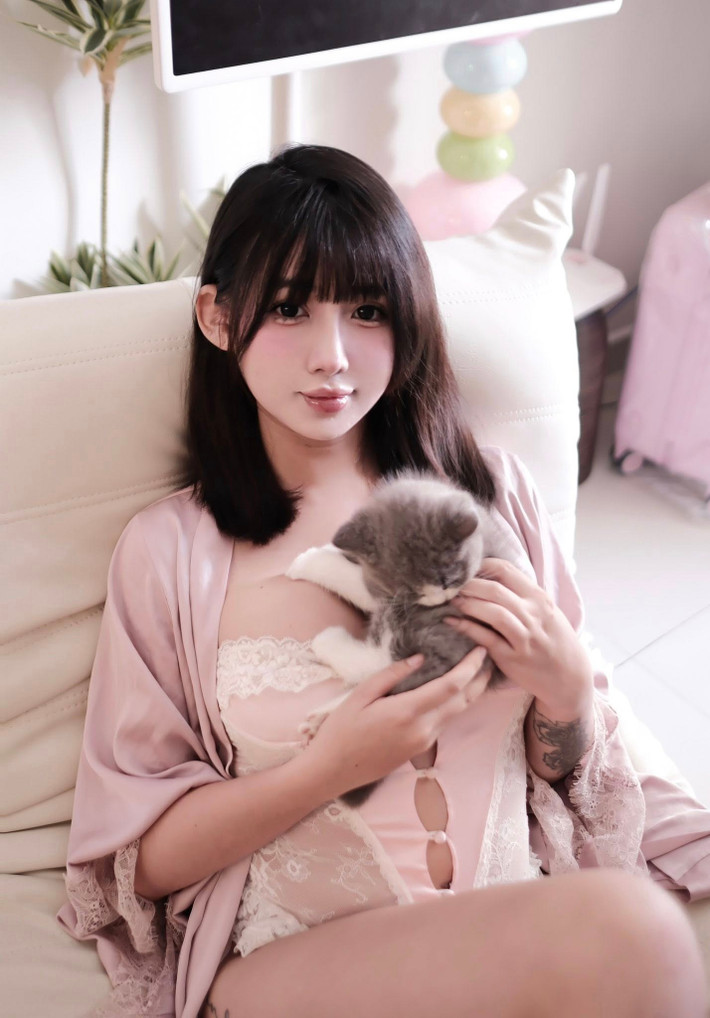 Vy Vy ghi dấu ấn với thế mạnh nhan sắc xinh xắn, hình thể quyến rũ cùng thần thái vô cùng tự tin.