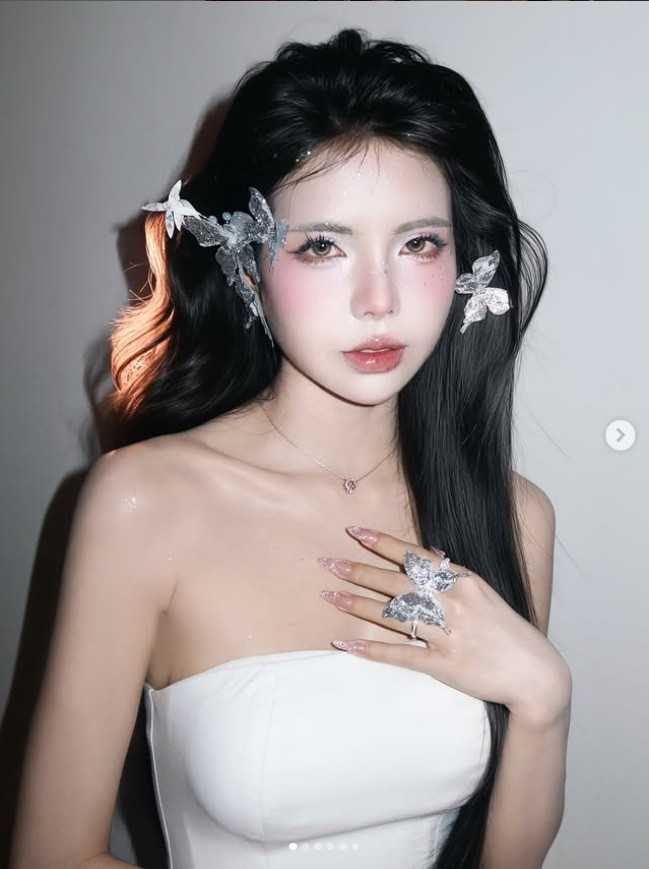 Không chỉ sở hữu gương mặt xinh đẹp, Mai Dora còn có thân hình cân đối, quyến rũ, điều mà cô thường xuyên nhận được lời khen từ người hâm mộ.