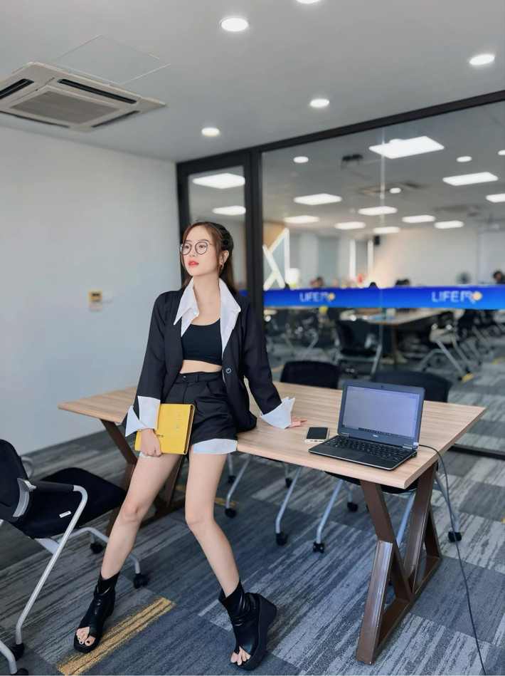 Những bức ảnh khoe dáng của cô nàng luôn nhận được sự khen ngợi từ cộng đồng mạng.
