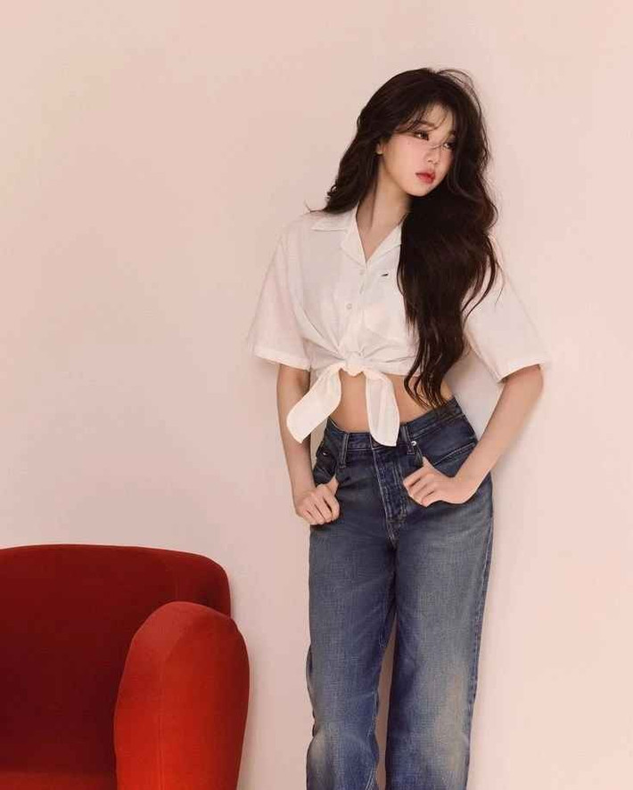 Trang Naver nhận xét giá trị thương hiệu của nữ idol hiện đứng top đầu trong lứa thần tượng thế hệ thứ 4 nhờ sự hiện diện tự nhiên, hình ảnh tinh tế và sức ảnh hưởng tại cả Hàn Quốc lẫn quốc tế.