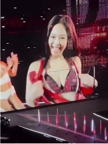 Cú "kéo áo" ngay lập tức viral khắp các nền tảng mạng xã hội, đẩy tên Jennie lên top tìm kiếm toàn cầu trên Twitter.