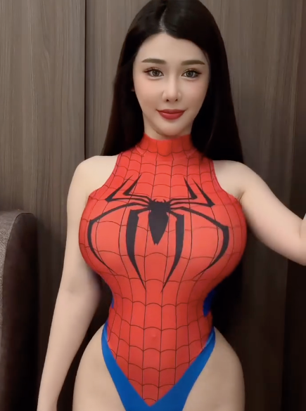 Jenna Chew không chỉ nổi bật với vai trò hot DJ trong các đêm diễn mà còn cực kỳ năng nổ trong việc xây dựng hình ảnh trên mạng xã hội.