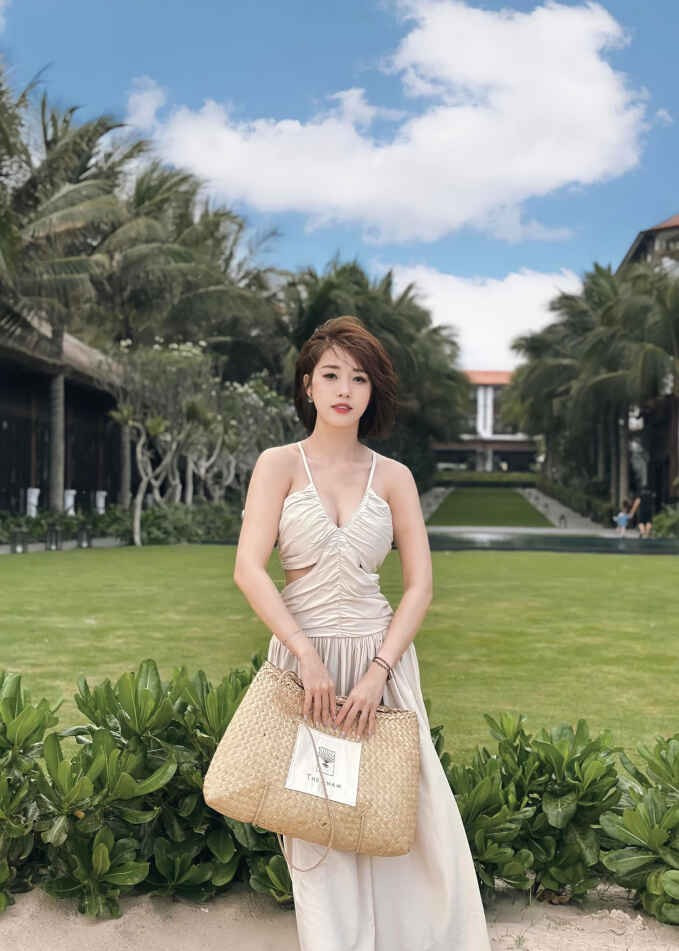 Hà Kim được khen ngợi dù đã sinh con nhưng vẫn rất trẻ trung