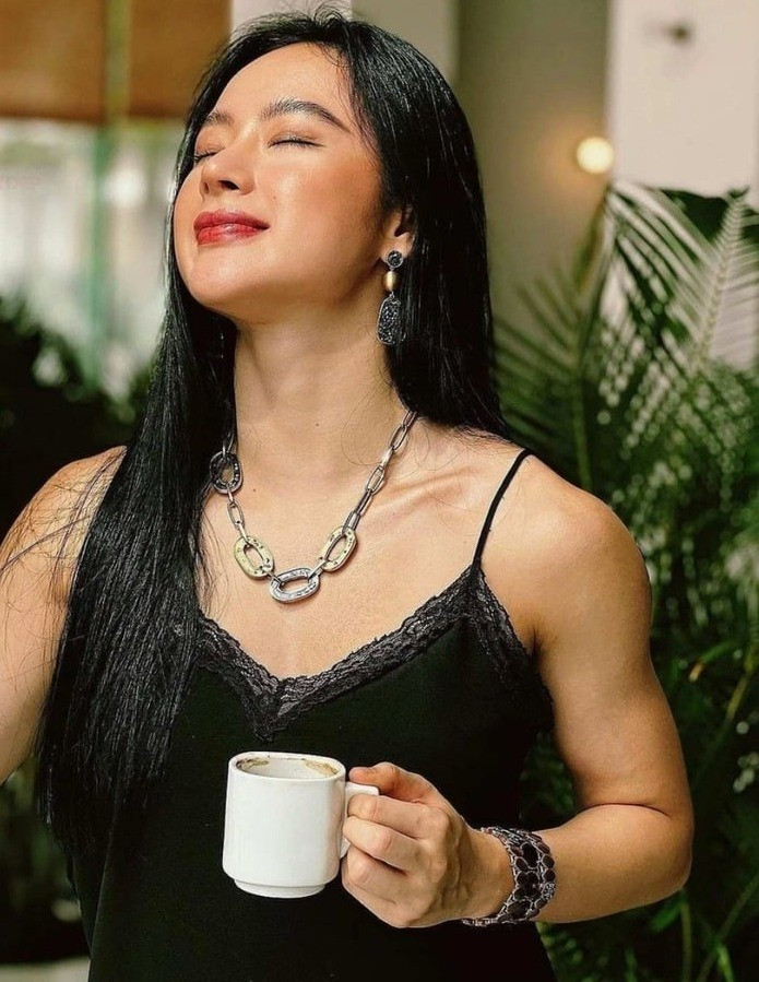 Có thời gian dài "ở ẩn" song sức hút của Angela Phương Trinh chưa bao giờ sụt giảm, đặc biệt là ngoại hình.