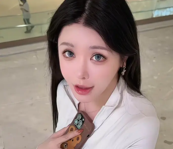 Ngược lại, làn sóng chỉ trích cũng nhanh chóng nổi lên, cho rằng Yu Zhiqing đang “diễn sâu” để lợi dụng sự thương hại nhằm hút lượt xem và tiền donate.
