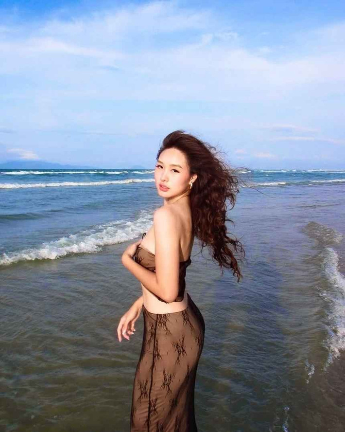Không theo đuổi sự nghiệp bóng chuyền chuyên nghiệp như mẹ, Huệ Anh vẫn giữ thói quen luyện tập thể thao.
