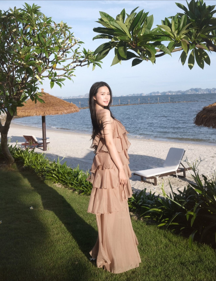 Trước khi có em bé, Hải My ưa diện những bộ bikini khoe dáng gợi cảm mỗi khi du lịch biển. Cô chia sẻ hình ảnh nóng bỏng trên trang Instagram cá nhân và nhận về hàng chục nghìn lượt yêu thích.