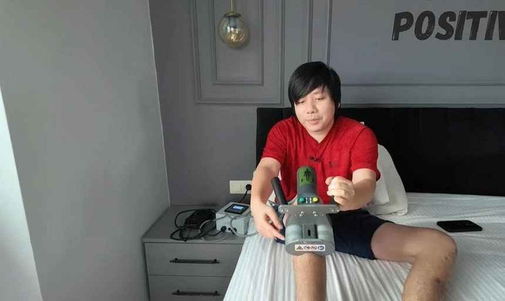 Thông tin nhanh chóng gây chú ý khi đây là lần thứ 2 YouTuber đình đám này kéo chân. Năm 2023, anh từng phẫu thuật kéo chân tại Mỹ, thành công nâng chiều cao từ 1,67 m lên 1,75 m.