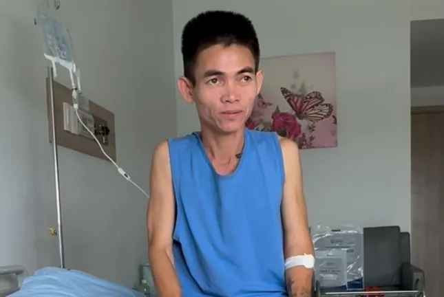 Sô Y Tiết cho biết nằm viện được một tuần vì bệnh lao tái phát. "Biết ơn các bác sĩ đã cứu tôi. Tôi vẫn đẹp trai và hát cho các bạn nghe nhé". Hiện tượng mạng này cho hay.