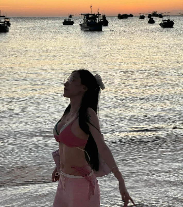 Alicia Meow giờ đây toát lên một vẻ đẹp trưởng thành, mặn mà hơn nhưng vẫn giữ được nét đáng yêu, tinh nghịch vốn có.