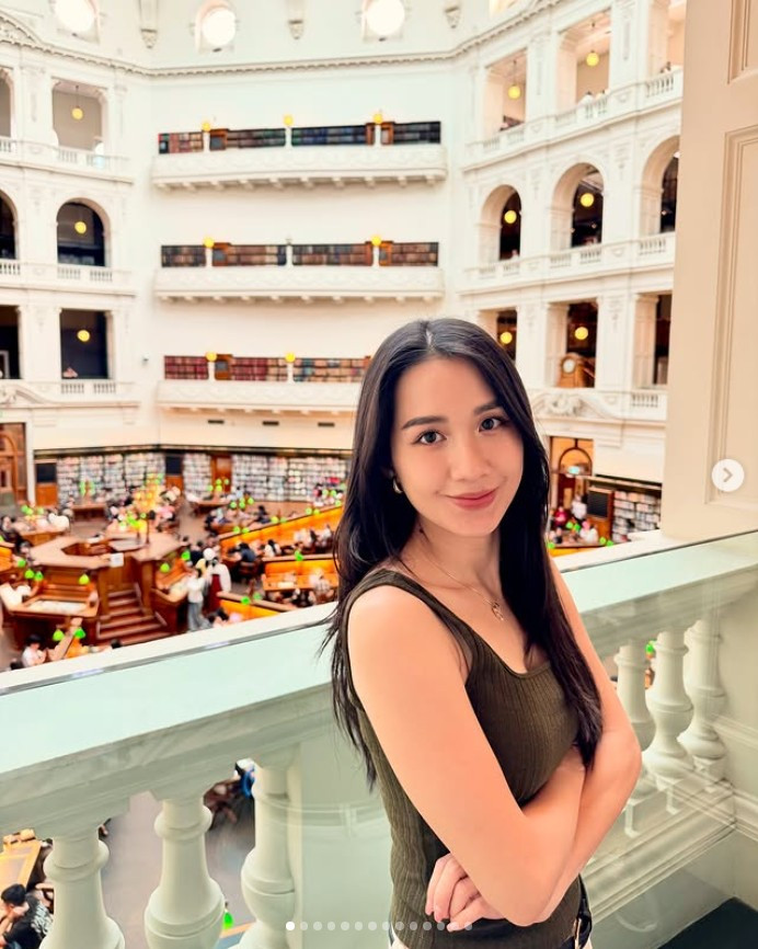 Trên trang Instagram có hơn 50.000 follow, Ketmany chủ yếu cập nhật hình ảnh gia đình hạnh phúc, du lịch nhiều nơi.