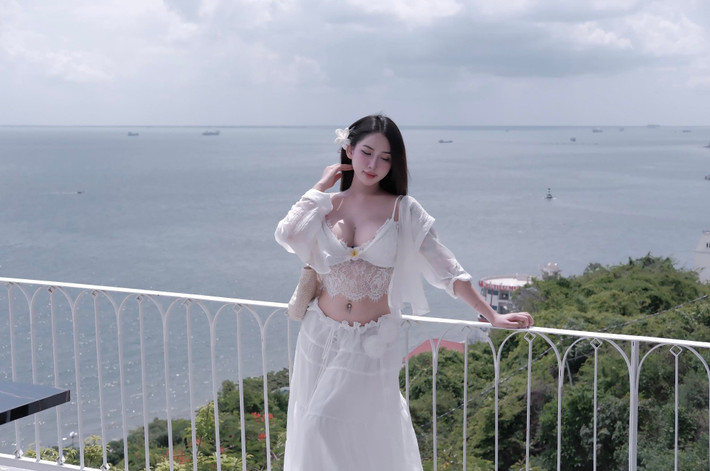 Được biết, hot girl này hoạt động khá sôi nổi, sở hữu fanpage cá nhân với hơn 122.000 người theo dõi.