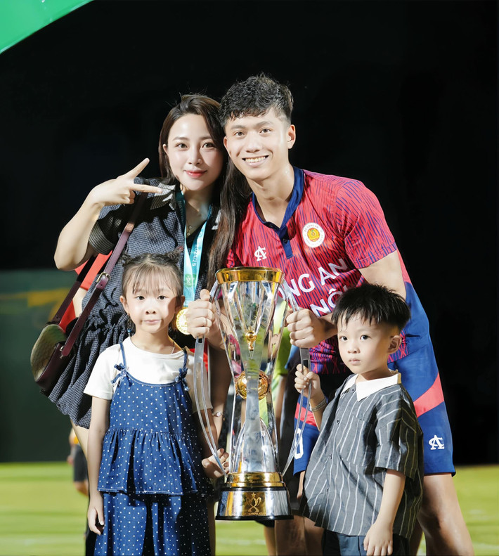 Số tiền Phan Văn Đức kêu gọi dự kiến sẽ được sử dụng để trang trải chi phí học tập, sinh hoạt và chăm sóc y tế, đảm bảo cho em bé có một cuộc sống tốt đẹp hơn và có cơ hội phát triển toàn diện.