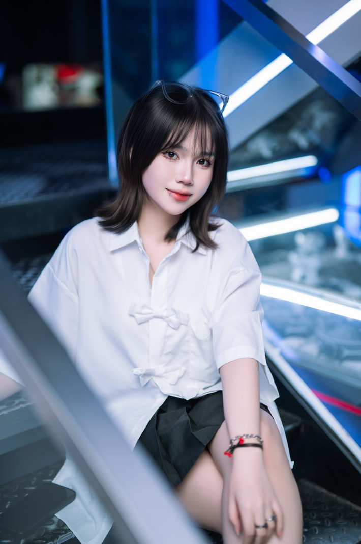 Trên trang cá nhân, Mai Anh thường xuyên đăng tải những hình ảnh trong trang phục thời trang đường phố, đôi khi là bản thân cô ở các sự kiện cosplay.