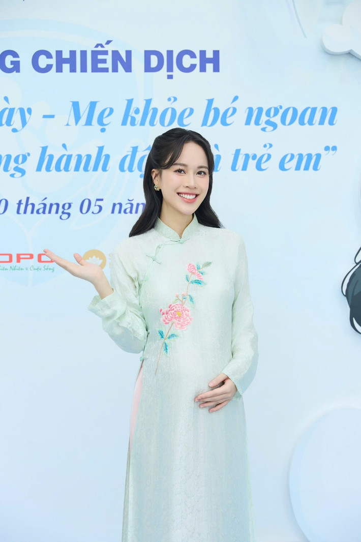 Bên cạnh sự nghiệp MC, Mai Phương còn tham gia diễn xuất trong phim Đừng Làm Mẹ Cáu, đóng cùng Bình An, Quỳnh Kool…