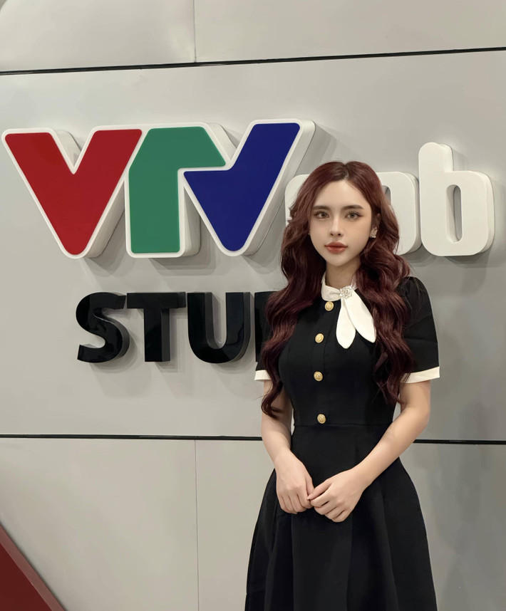 Với gương mặt xinh xắn, sống mũi cao và làn da trắng hồng, Tú Anh Susu nhanh chóng chiếm được cảm tình của cộng đồng mạng.