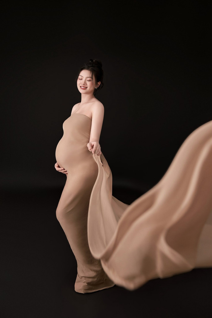 Thu Hoài được biết đến không chỉ với danh hiệu "Hoa khôi bóng chuyền" nhờ vẻ ngoài khả ái, nụ cười tỏa nắng mà còn bởi tài năng và sự thông minh.